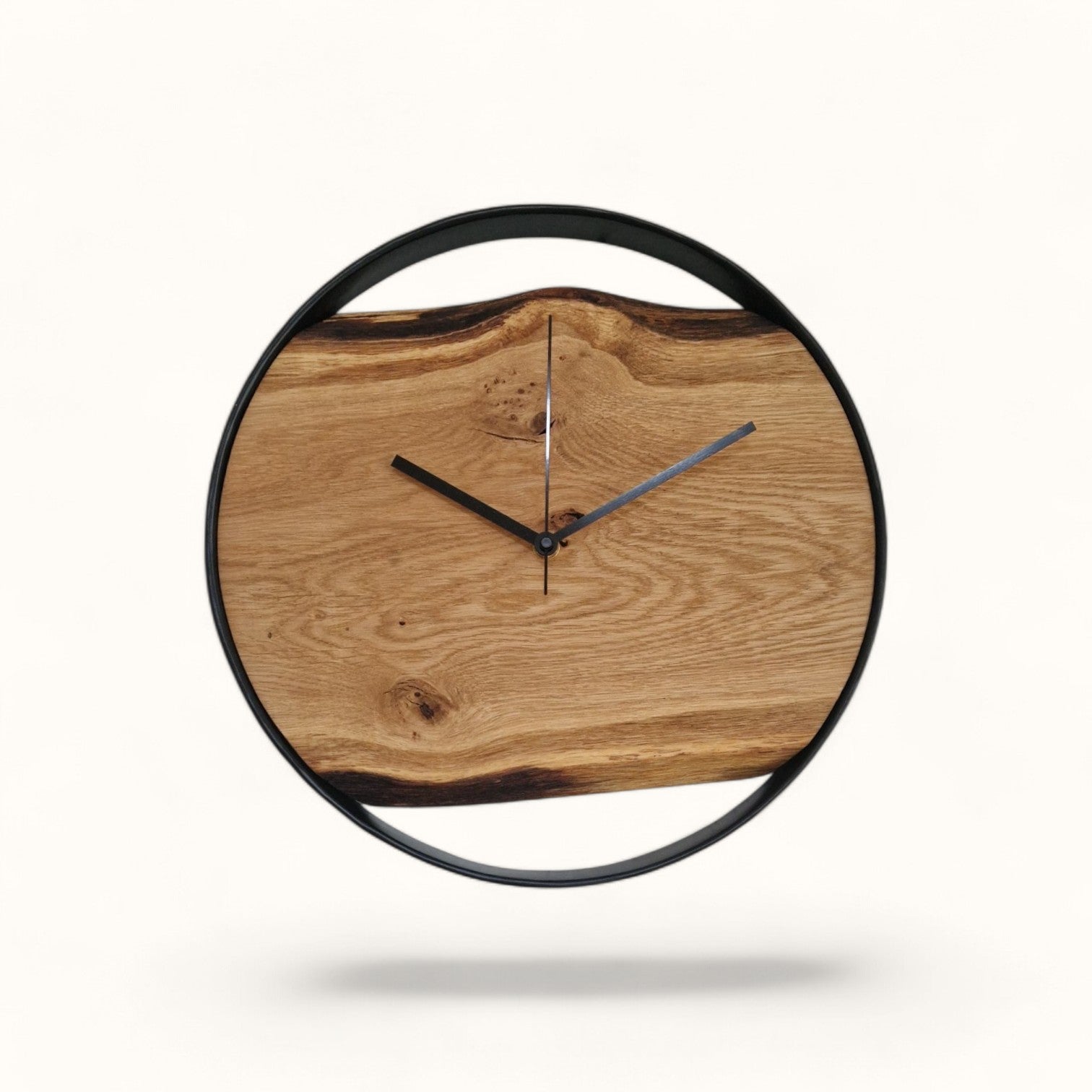 Rustikale Wanduhr Eiche Echtholz – unikARTe - Main Image