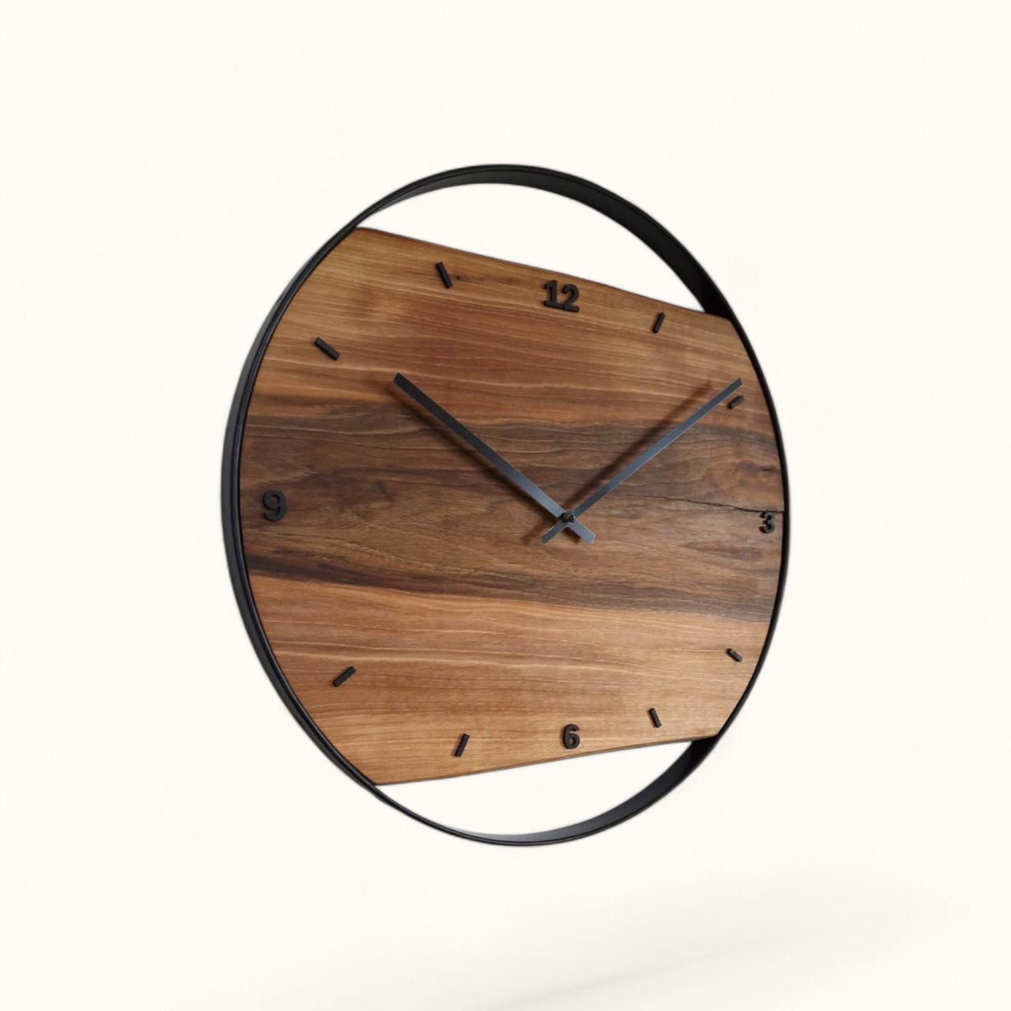 Wanduhr Nuss groß - 60cm
