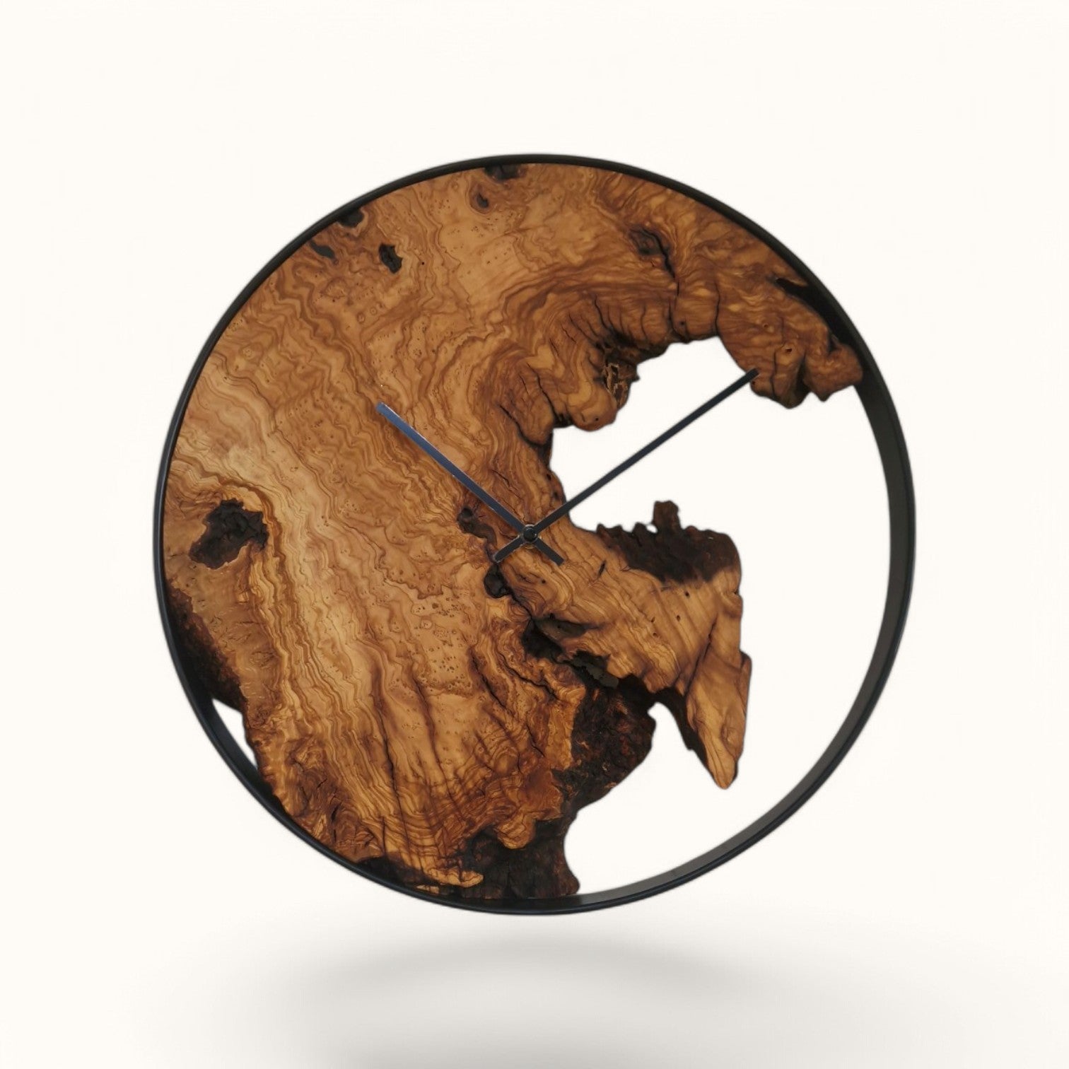 Rustikale Wanduhr Eiche Echtholz – unikARTe - Main Image