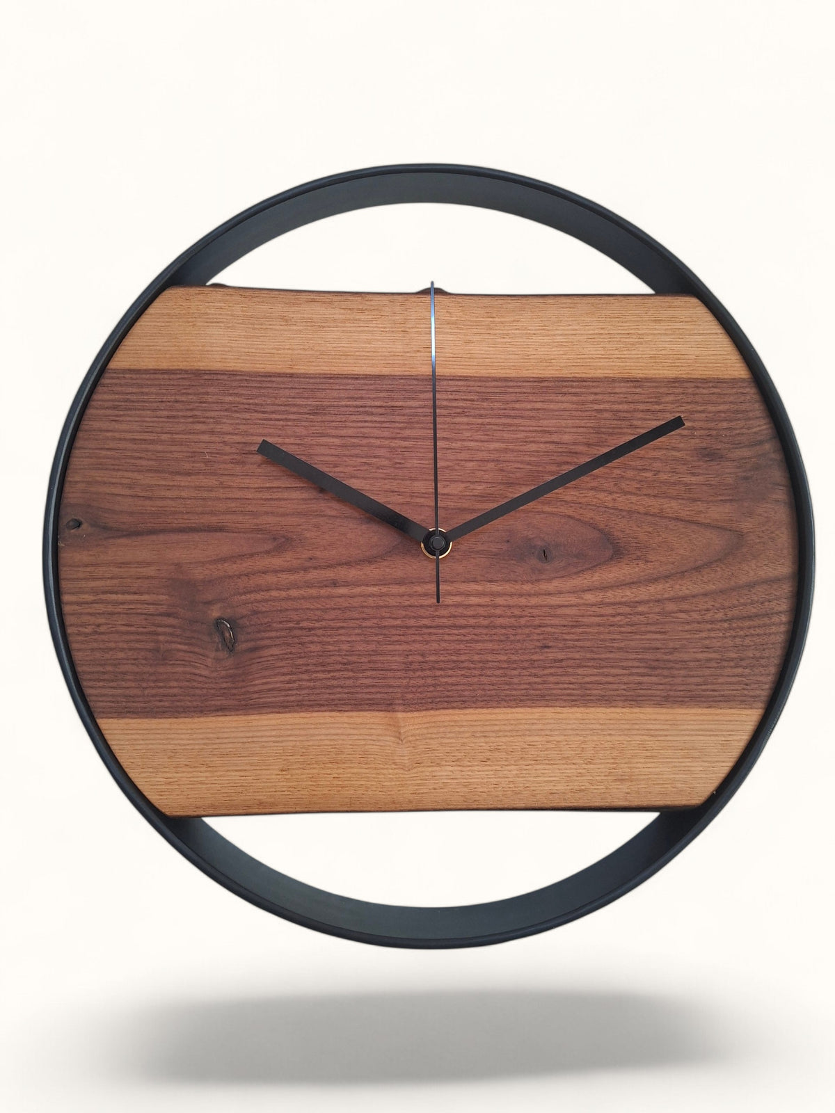 Wanduhr Nuss - 34cm